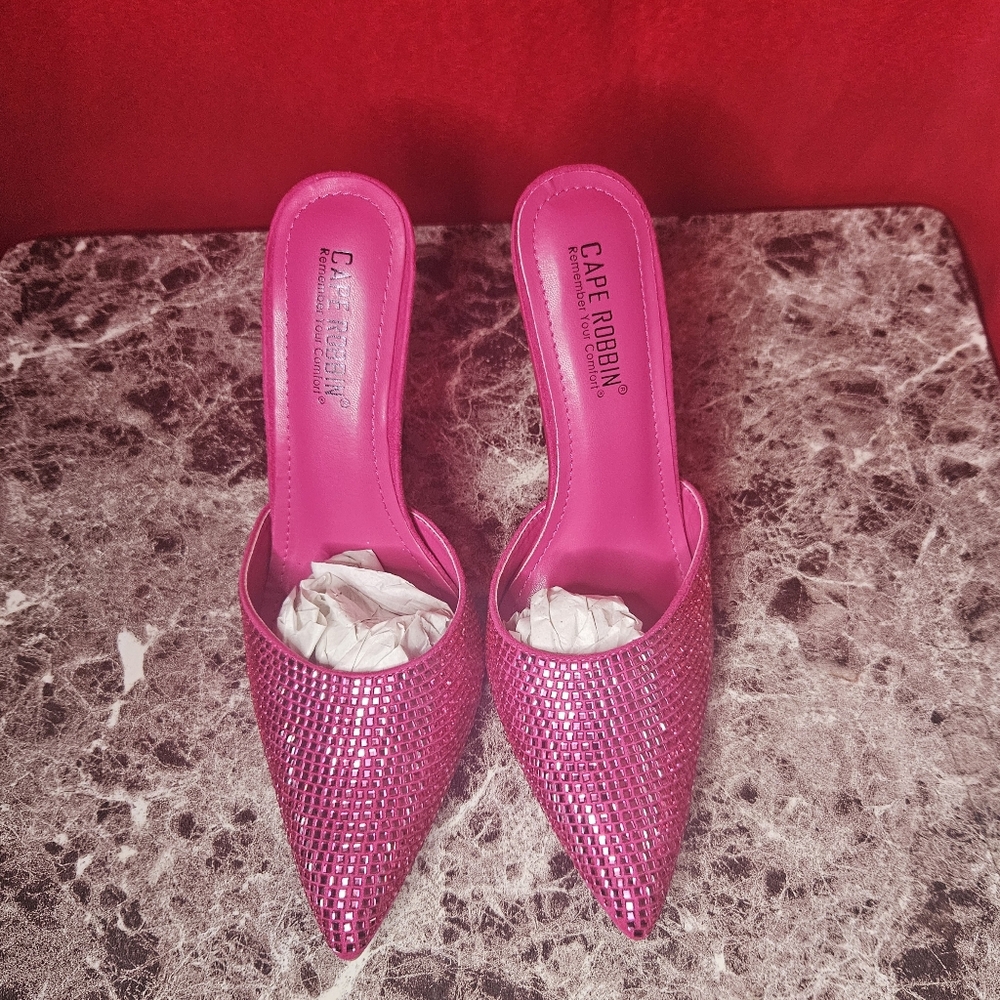 Women's Fuchsia Embellished Suede Pointy Toe Heels size 9